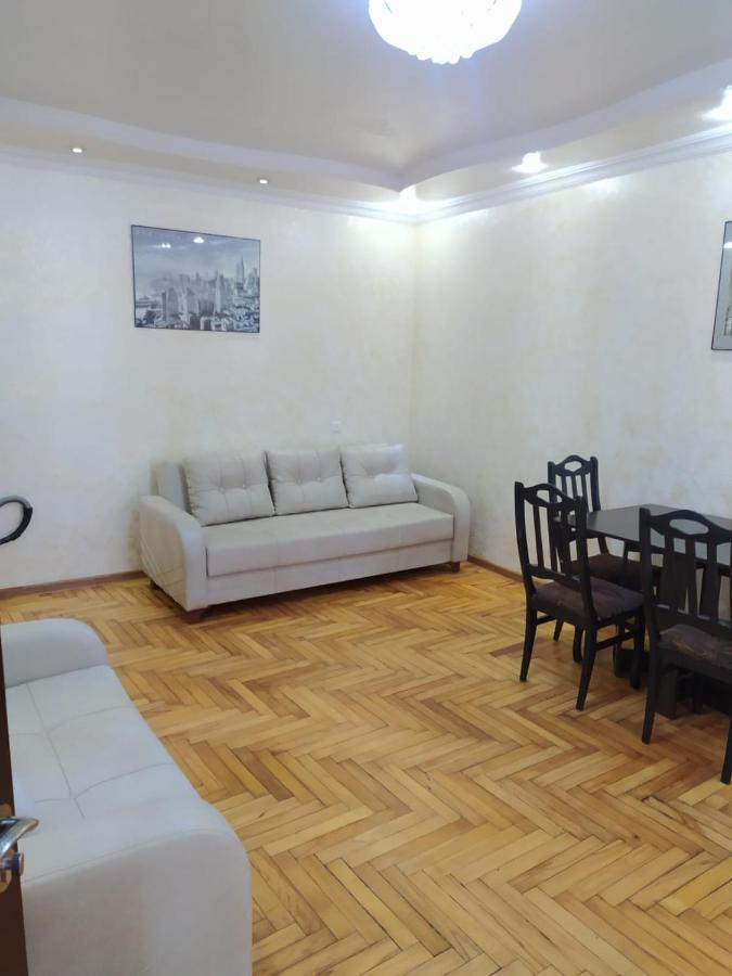 Apartment On 26 May Str Batoemi Buitenkant foto