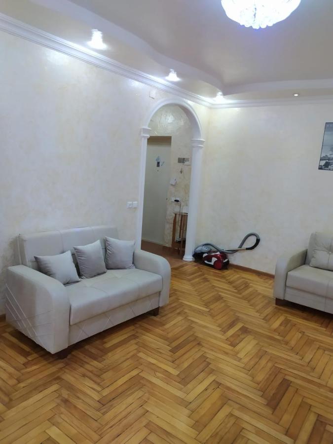 Apartment On 26 May Str Batoemi Buitenkant foto