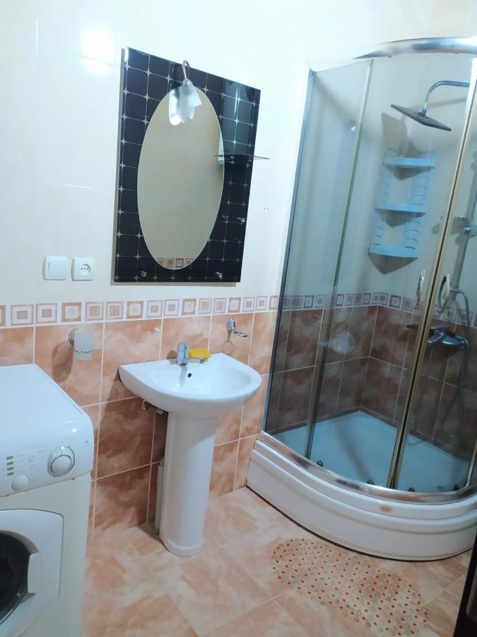 Apartment On 26 May Str Batoemi Buitenkant foto