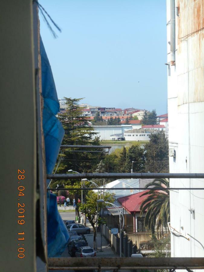 Apartment On 26 May Str Batoemi Buitenkant foto
